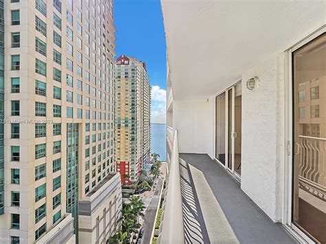 This home last sold for $950,000 in May 2023. . Zillow miami brickell